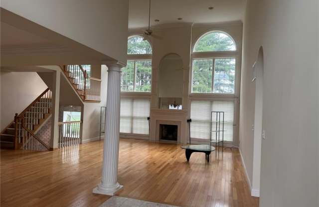 14228 Manderleigh Woods Drive Gallery 3