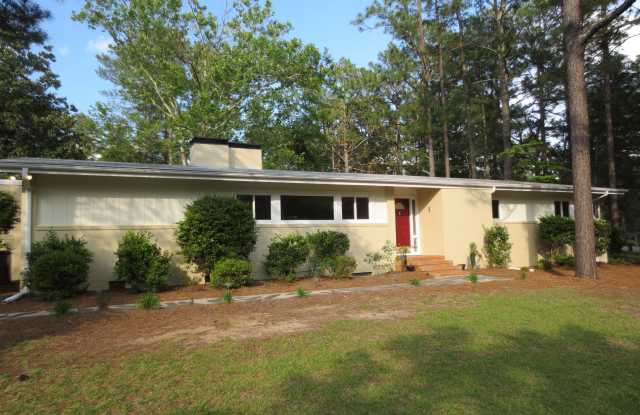 785 E Massachusetts Avenue - 785 East Massachusetts Avenue, Southern Pines, NC 28387