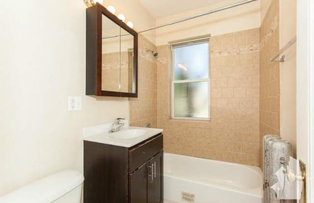 1931 West Winona Gallery 3