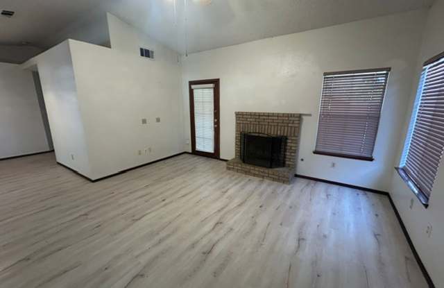 Desirable SW area ** MOVE IN SPECIAL $500.00 OFF first months rent ** Gallery 4