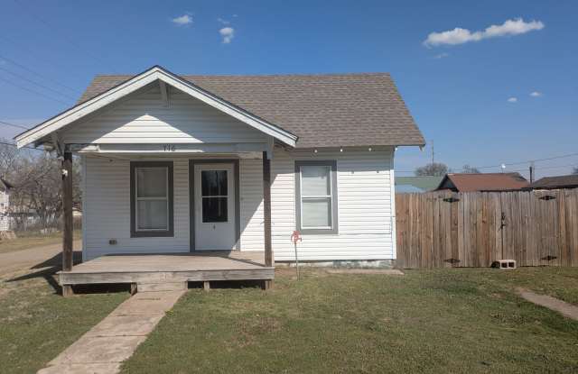716 South Steele Avenue - 716 South Steele Avenue, Cushing, OK 74023