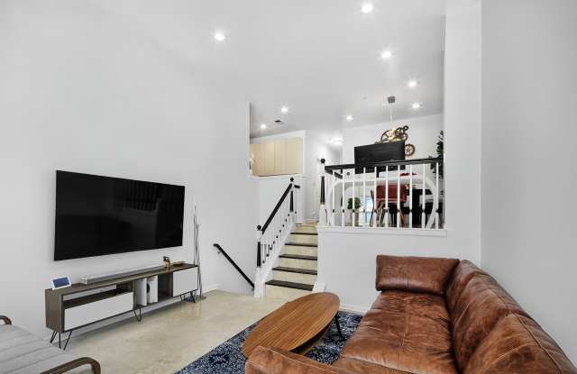 395 KINGSTON CT - 395 Kingston Court, West New York, NJ 07093