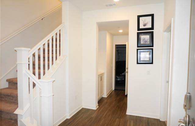 220 Paramount Gallery 4