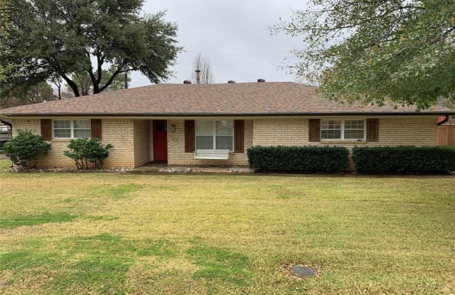 108 Woodland Drive - 108 Woodland Drive, Highland Village, TX 75077
