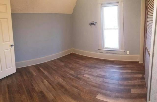 Large 1 Bedroom Apartment Near Viterbo University Gallery 1