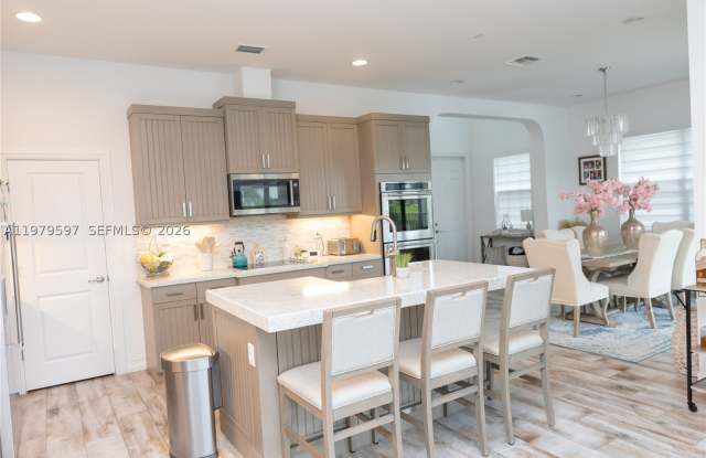 11826 SW 13th Ct Gallery 2