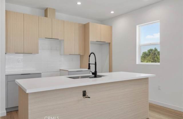 2809 E 6th - 2809 East 6th Street, Los Angeles, CA 90023