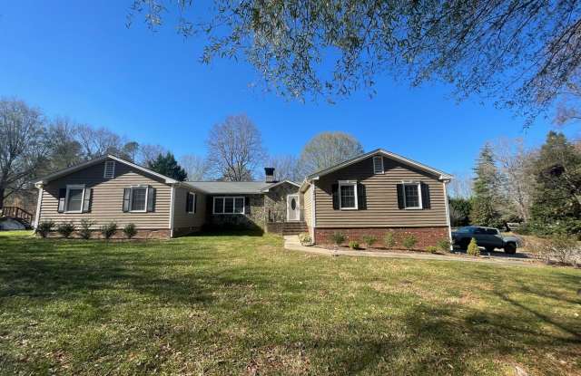 Spacious 3 Bedroom with Backyard Pool photos photos