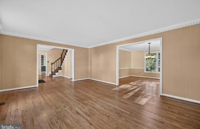2512 LOCUSTWOOD Place Gallery 1