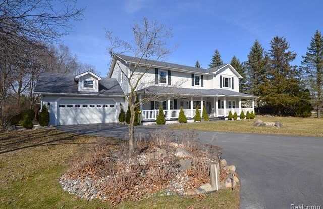 4072 W MAPLE Road photos photos
