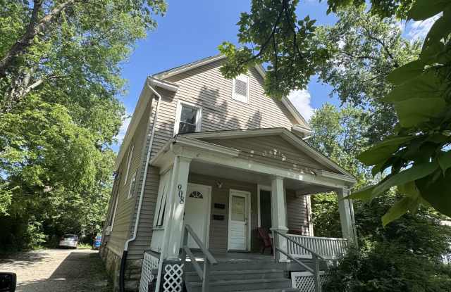 908 Southwest Macvicar Avenue - 3 photos photos