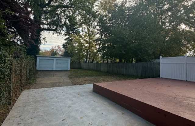 Large Remodeled Tri Level Home Gallery 3