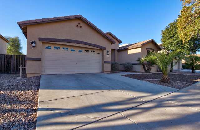 Wonderful home available April 1st!!  Split bedrooms, High Ceilings, Cozy yard with brick area and grass!! Close to Luke Air force base!!! Gallery 4