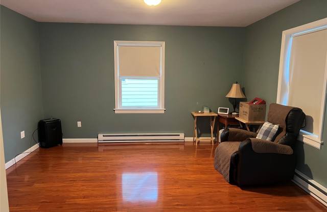 7 Bank Street unit: 2 photos photos