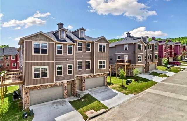 2 Bedroom Condo for Rent in Fayetteville!- Attached Garage! photos photos
