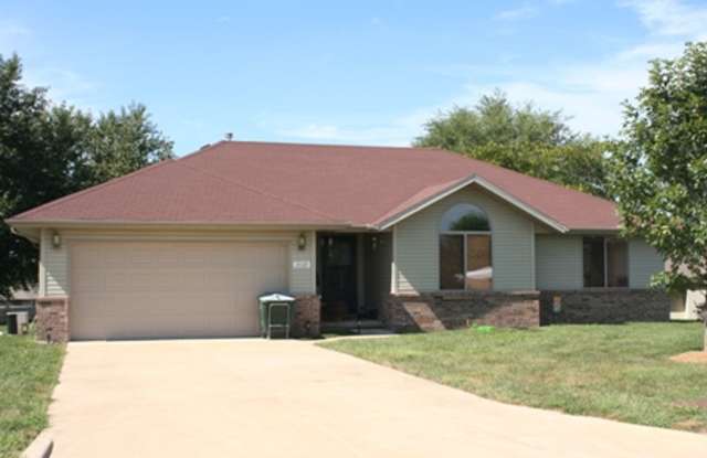 Beautiful 3 bedroom house in quiet mature neighborhood! photos photos
