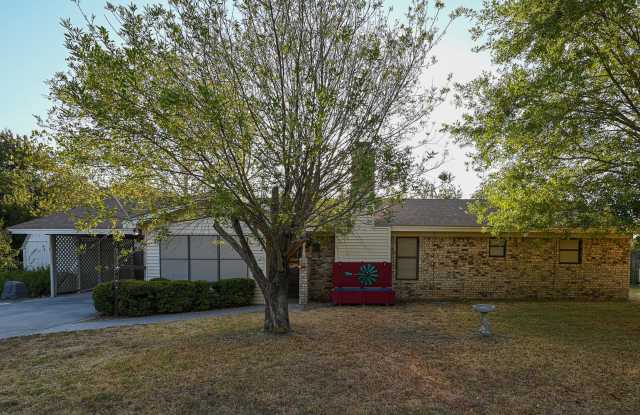 Charming 3 Bed 2 Bath in Chico TX Gallery 1