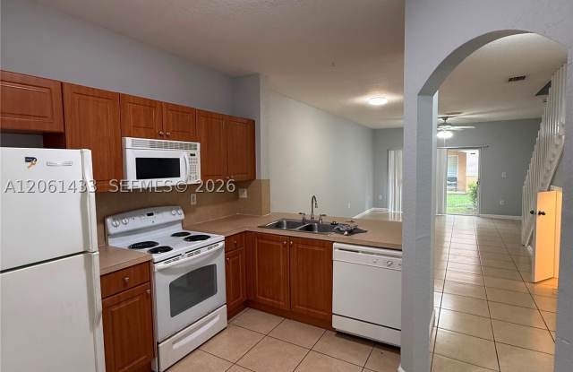 8811 S ISLES CR Gallery 1