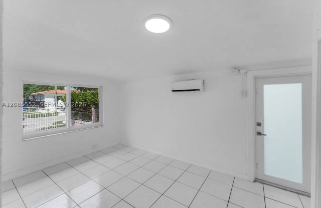 201 SW 51st Ct Gallery 4