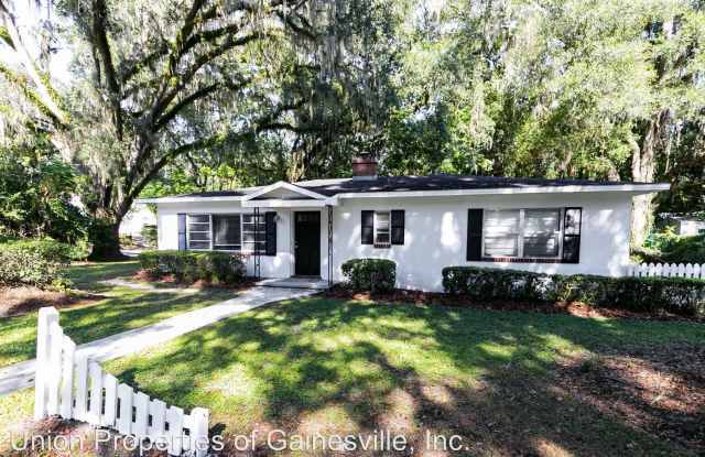 2718 W University Avenue - 2718 West University Avenue, Gainesville, FL 32607