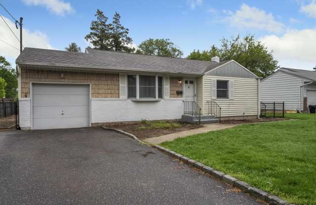 22 Heath Lane - 22 Heath Lane, East Northport, NY 11731