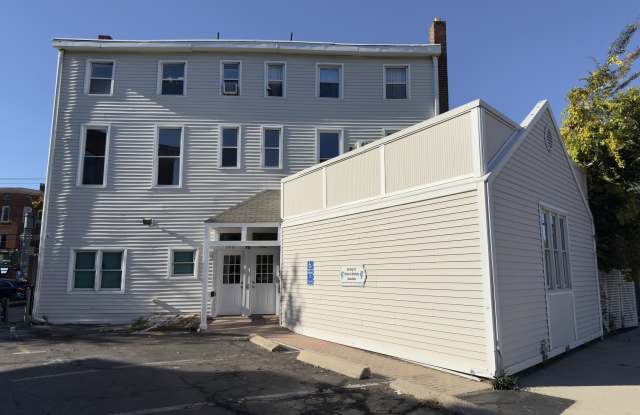 592 East Street unit: 2 photos photos