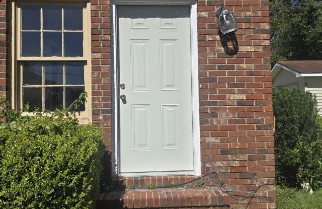 838 Northside Drive East - 838 Northside Drive East, Statesboro, GA 30458