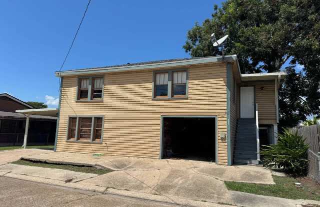 435 Aucoin Gallery 1
