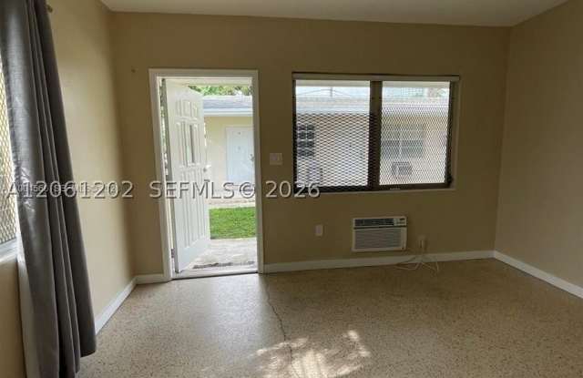 940 SW 4ST photos photos