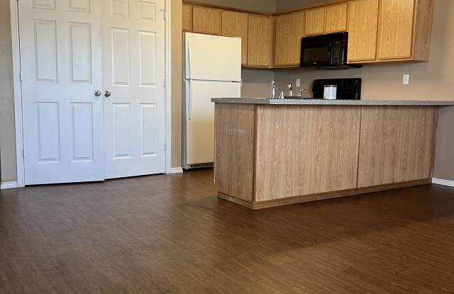 410 SE Front Gallery 3