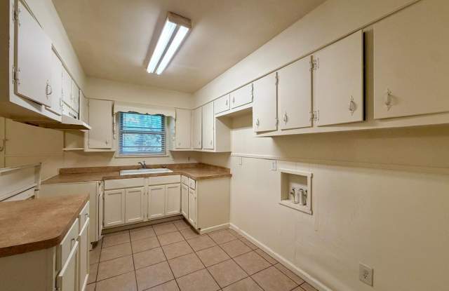 Single Family Home *LEASING SPECIAL AVAILABLE* Gallery 3
