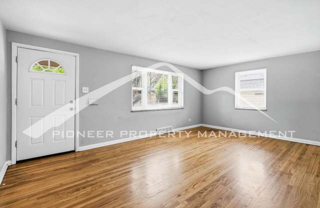 Spacious Home with Washer/Dryer and Fenced Yard Gallery 3