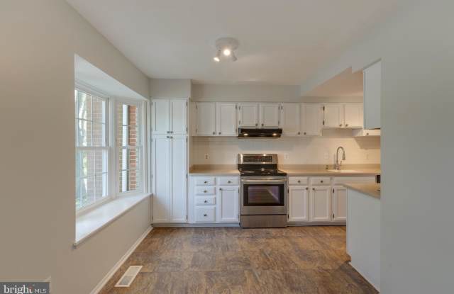 3206 SILVERSTONE COURT Gallery 4