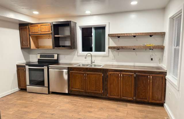 Beautiful 3 Bedroom 2 bathroom Home in Ephrata! - 42 North Market Street, Ephrata, PA 17522