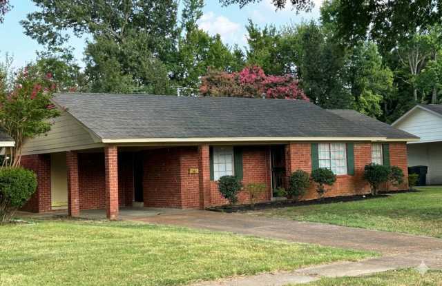 Charming Freshly Painted 3 BR / 1.5 BA Home in East Memphis – Near Sea Isle Park Gallery 3