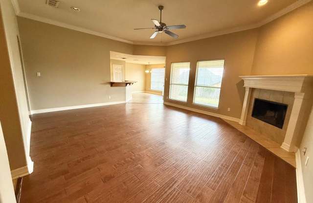 Beautiful 4-bed/2-bath! Gallery 3