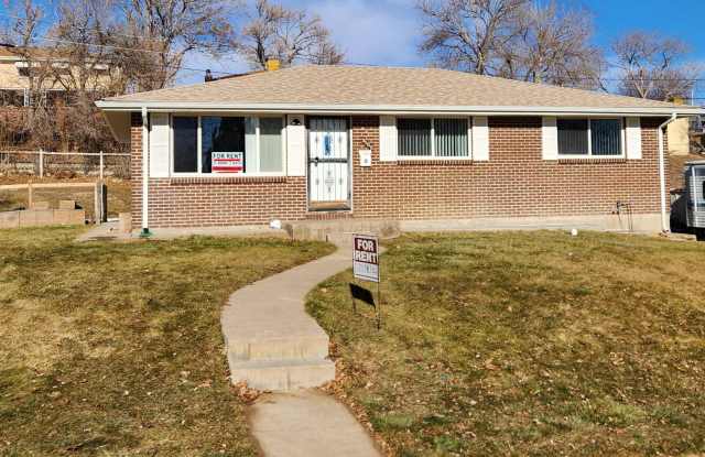 Great home in very desired area! - 3105 West Radcliff Drive, Englewood, CO 80110