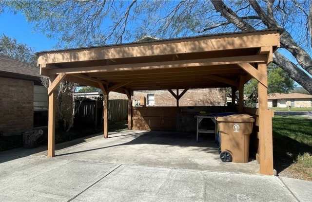 4805 Shadowbend Drive Gallery 2