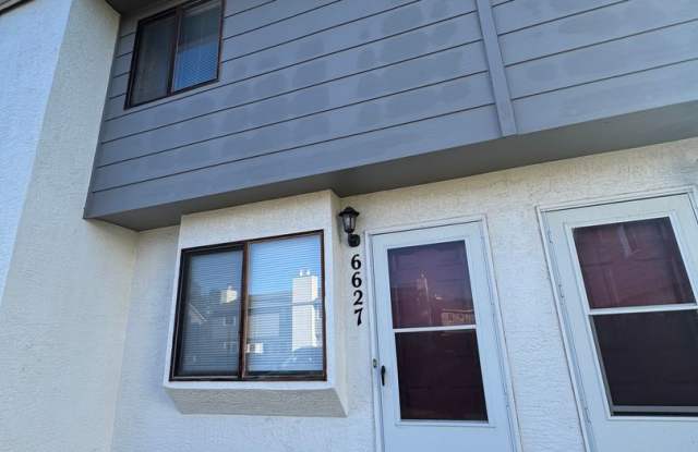 2 bedroom, 1 1/2 bath townhome in the EAGLE CREST TOWNHOMES community. MOVE IN SPECIAL photos photos