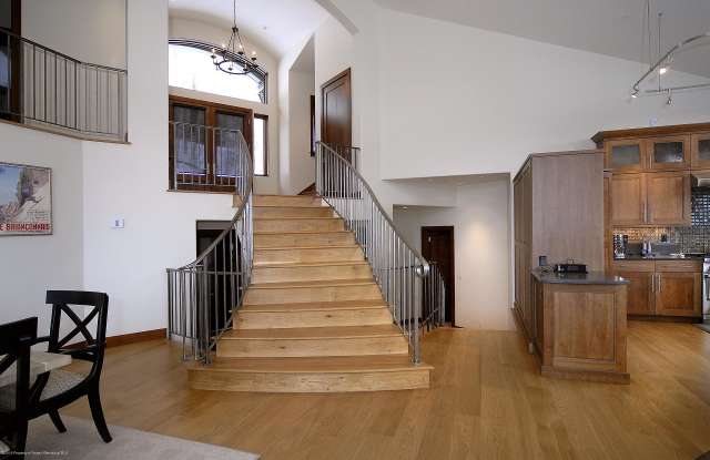 261 Edgewood Lane Gallery 2