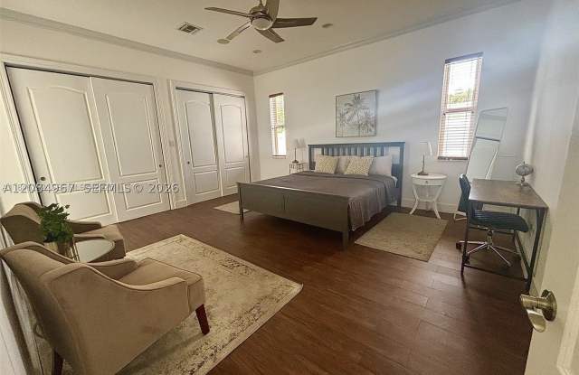 1116 N 13th Ct Gallery 4