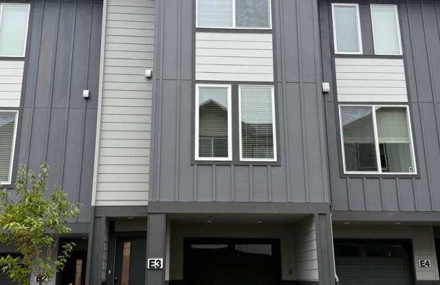 Stunning 3BD/3BTH Modern Townhouse in Snohomish for Lease! Gallery 1