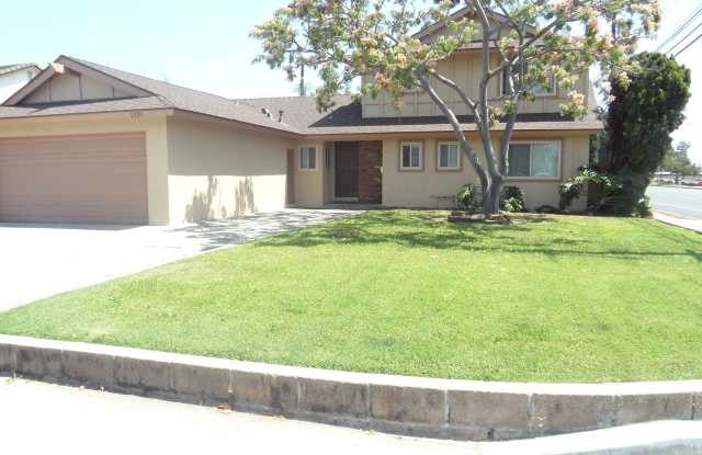Spacious 6 Bedroom, 3 Bathroom, Single Family Home in Orange photos photos