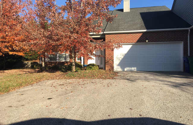 Oak Tree Townhome- One Level Living 3 Bed, 2 Bath Available March 1st! photos photos