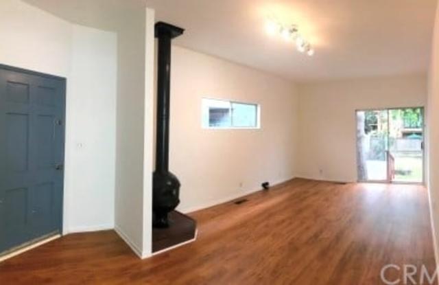 644 30th Street Gallery 2