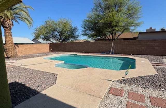 Northwest- 3 bedroom/ 2 bathroom with pool! photos photos