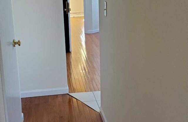 129-131 Broad Avenue Gallery 4
