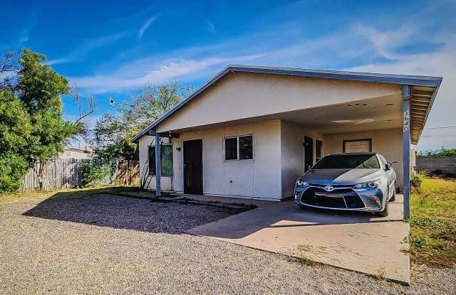 Charming three bedroom - two bathroom GREAT LOCATION! photos photos