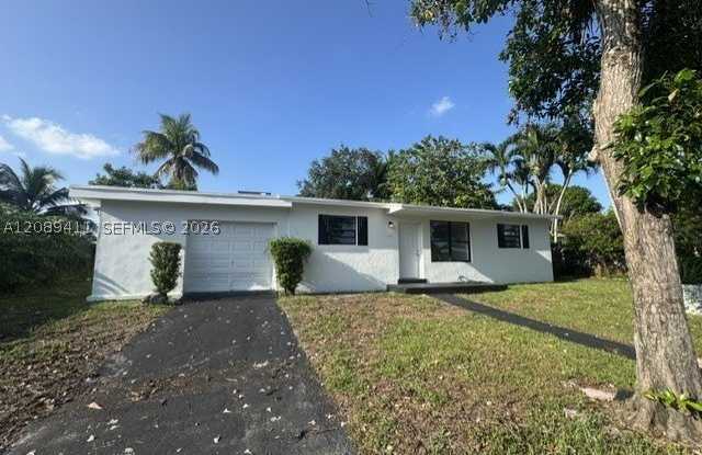 4711 SW 31st Dr Gallery 1