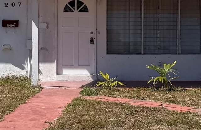 207 NE 16th Ave photos photos